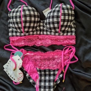 Brand New Beach Bunny Pucker Up set